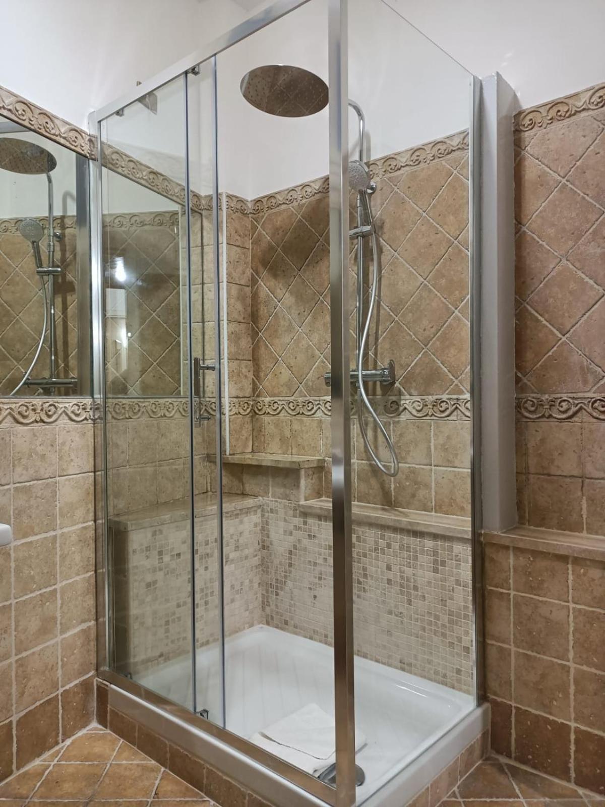 רומא Rione Monti & Cavour Apartment מראה חיצוני תמונה